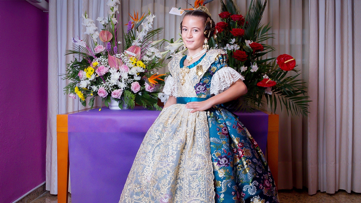 Leyre, Fallera Mayor Infantil de Torrent 2019, estrena su primer traje oficial