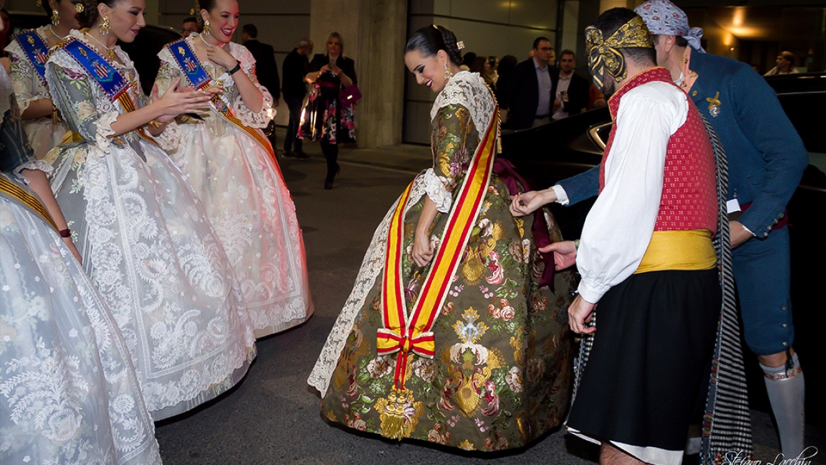 Un Santa Martina verde kaki en la Gala Fallera de Marina