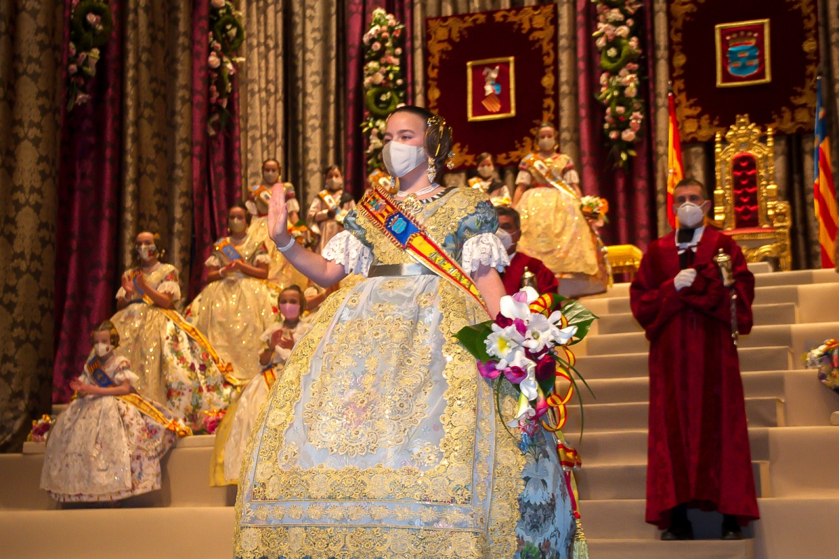 Vives y Marí viste a la Reina Fallera Infantil de Burriana 2022, su Corte de Honor y las Damas de la Ciudad