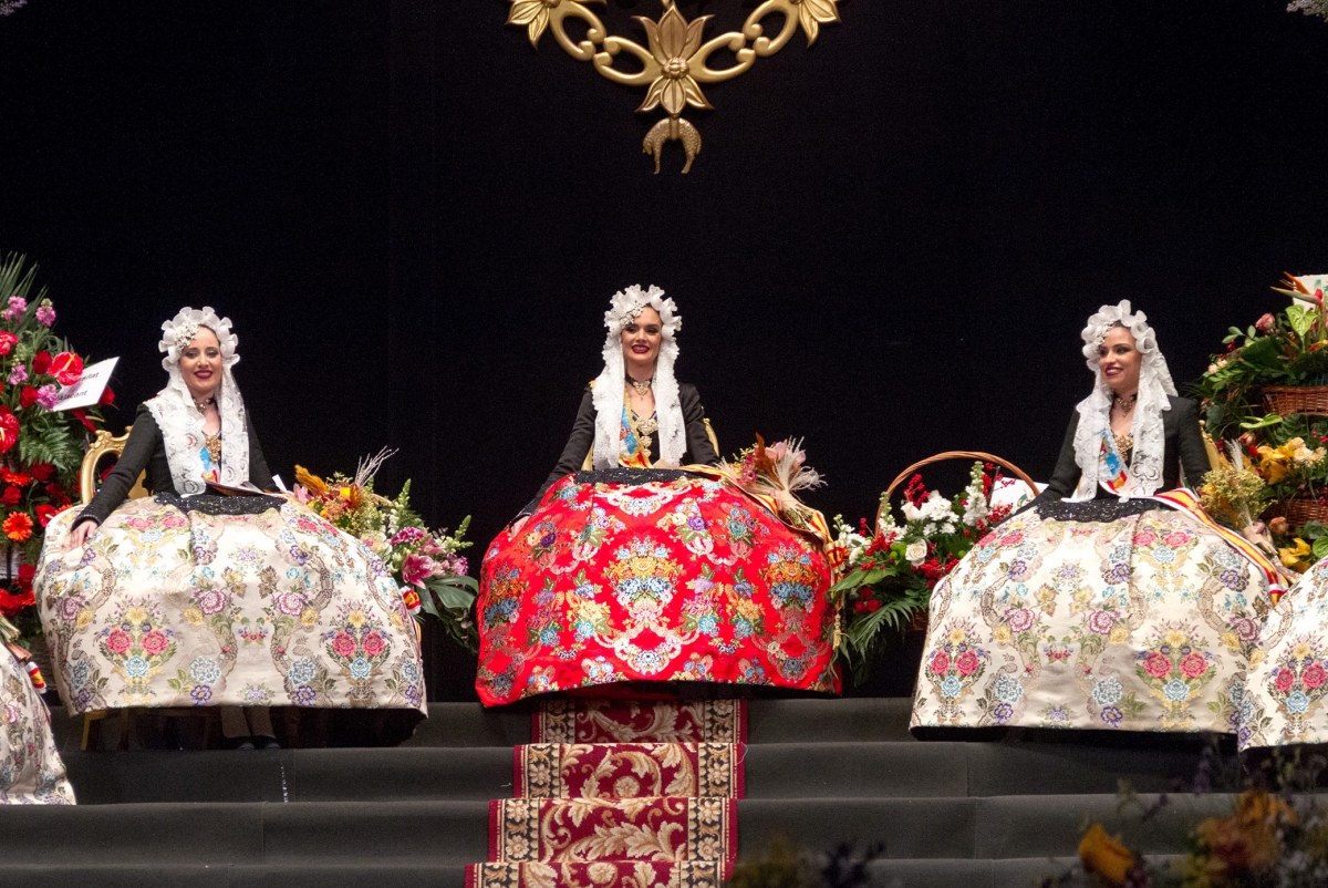 El Espolín de la Bellesa del Foc 2023 es rojo &quot;Geranio&quot;.