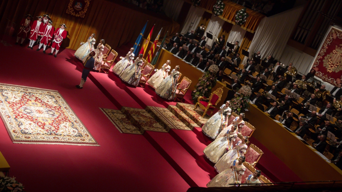 Los tejdos de Vives y Marí para la Corte de Honor de la Fallera Mayor de Valencia 2017