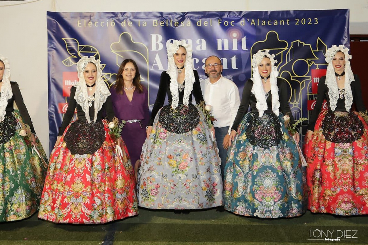 Vives y Marí presenciaron el acto de elección de Belén e Inés, Bellesas del Foc d&#039;Alacant 2023