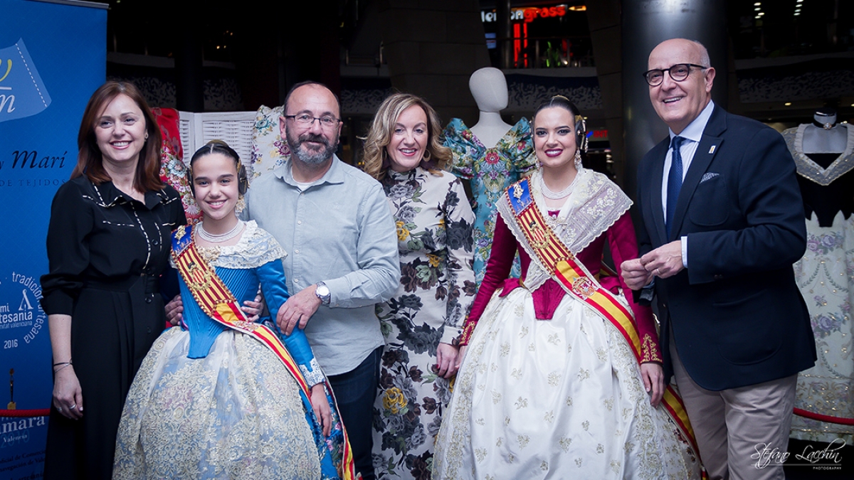 Ya se inauguró la XIX exposición de Indumentaria Valenciana en el Centro Comercial El Saler